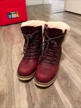 Royal Canadian Women’s Burgundy The Daily Commuter